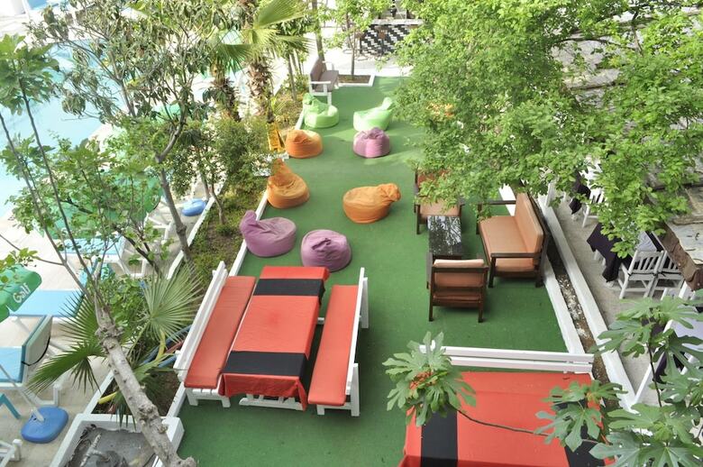 Nicholas Garden Hotel