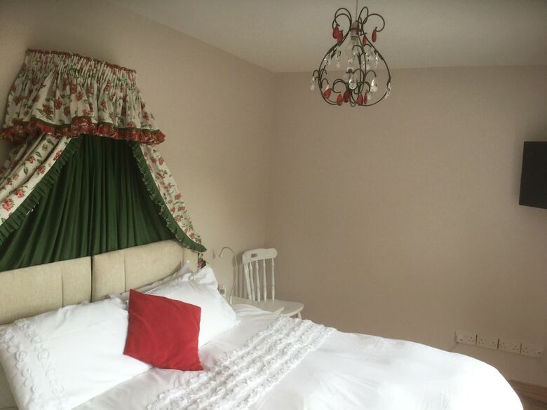 Five Oaks Bed & Breakfast