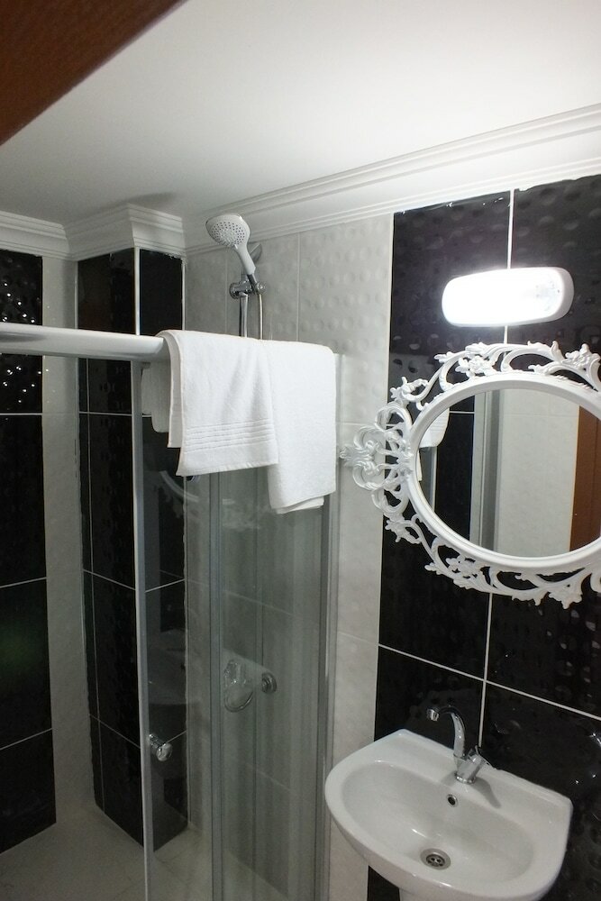 Real King Boutique Hotel