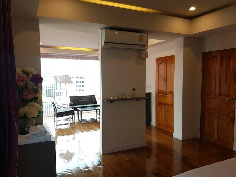Hotel S.e.t Thanmongkol Residence