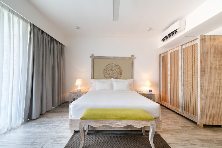 Hotel Triple O Six