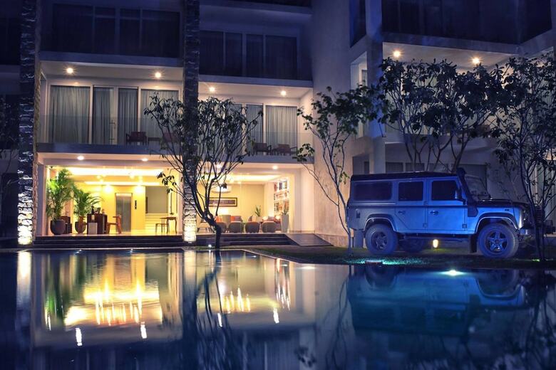 Hotel Triple O Six