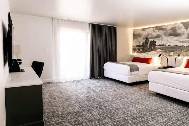 Vinland Hotel And Lounge