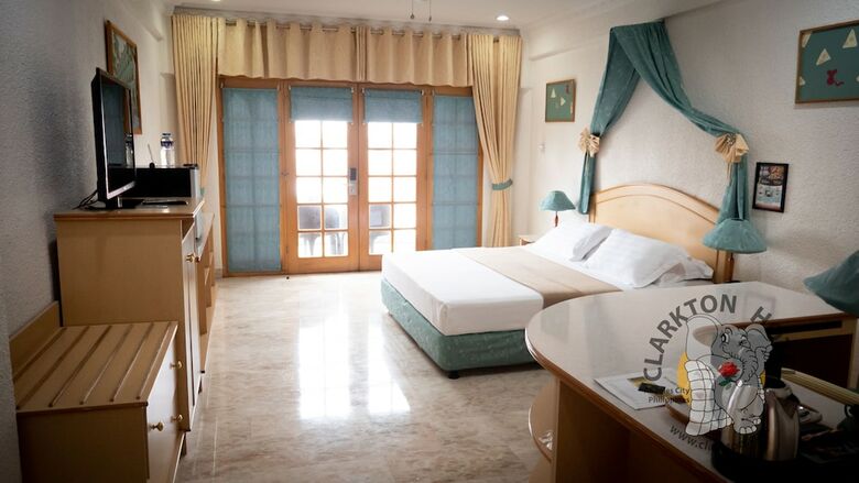Clarkton Hotel