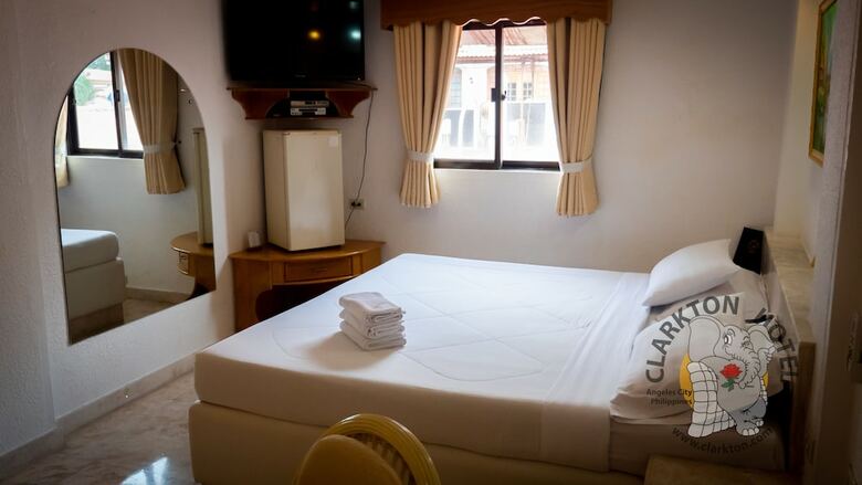 Clarkton Hotel