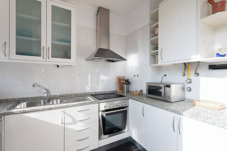 Liberty Penthouse Three-bedroom Apartment - By Lu Holidays