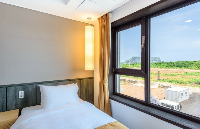 Thira Hotel