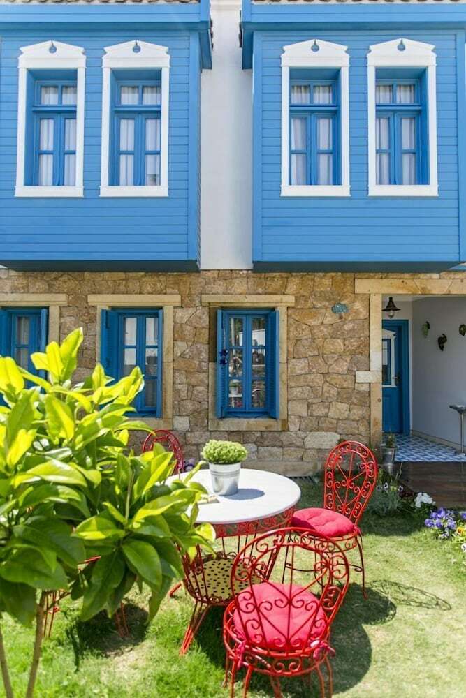 Ayapetro Hotel