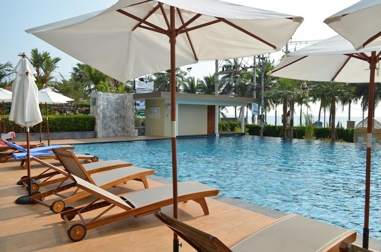 Cetus Beachfront Condo By Pong