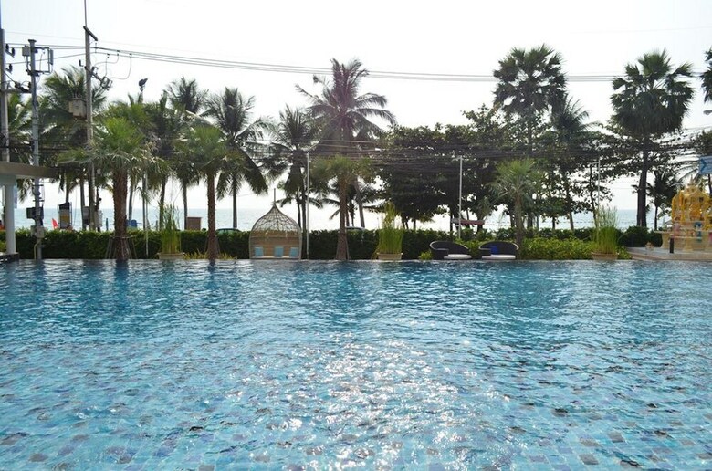 Cetus Beachfront Condo By Pong