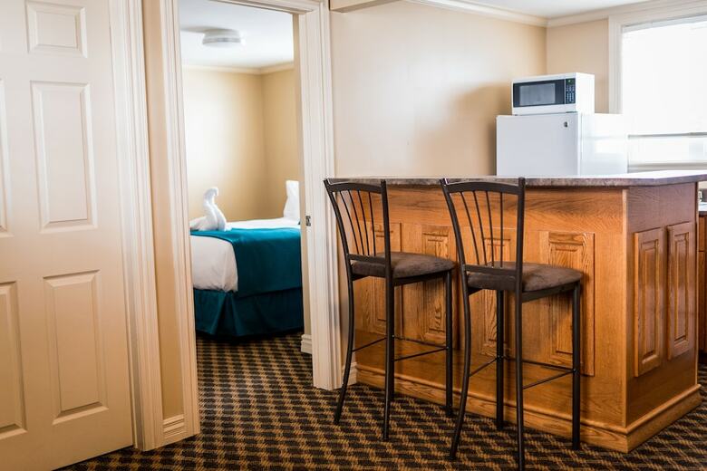 Hotel Royal Inn & Suites