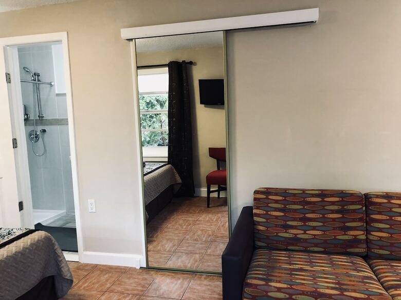 Hostal Sheridan Guesthouse