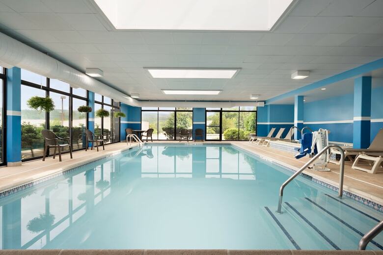 Hotel Holiday Inn Express And Suites North Brunswick