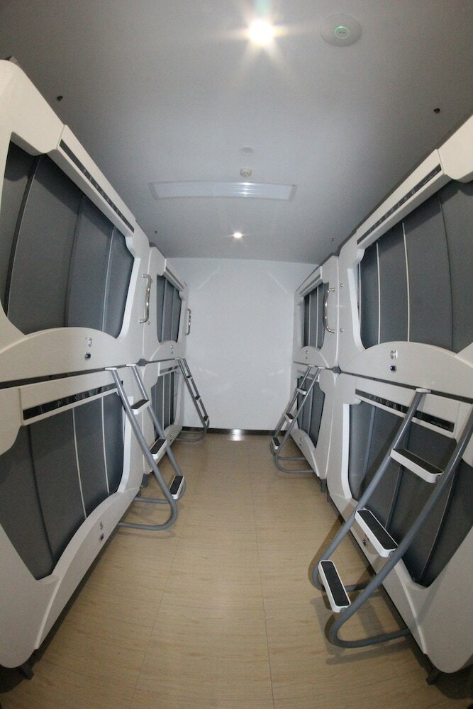 Hangzhou Space Capsule Hotel