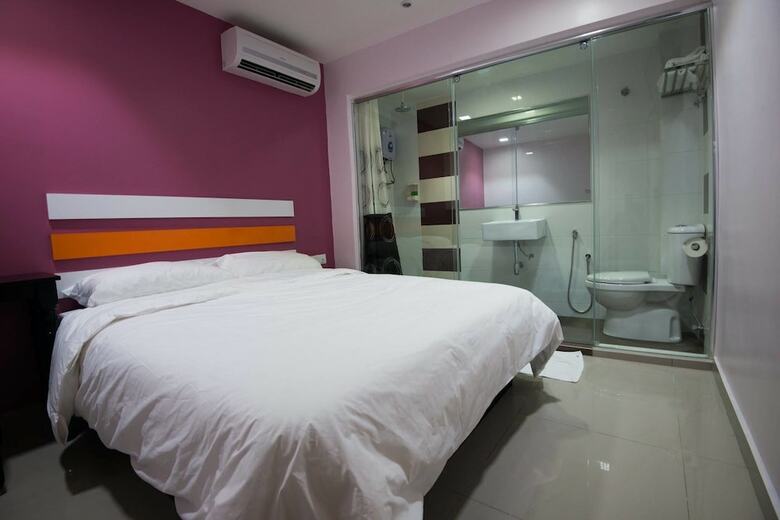 Red Orange Hotel