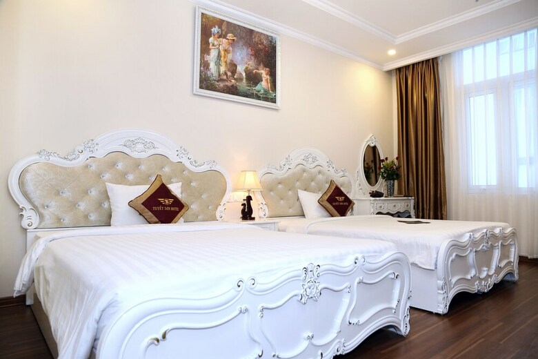 Tuyet Son Hotel