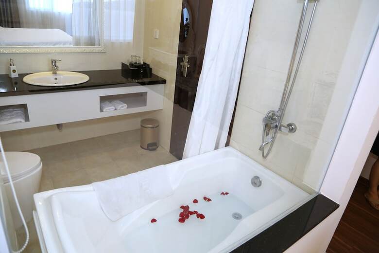 Tuyet Son Hotel