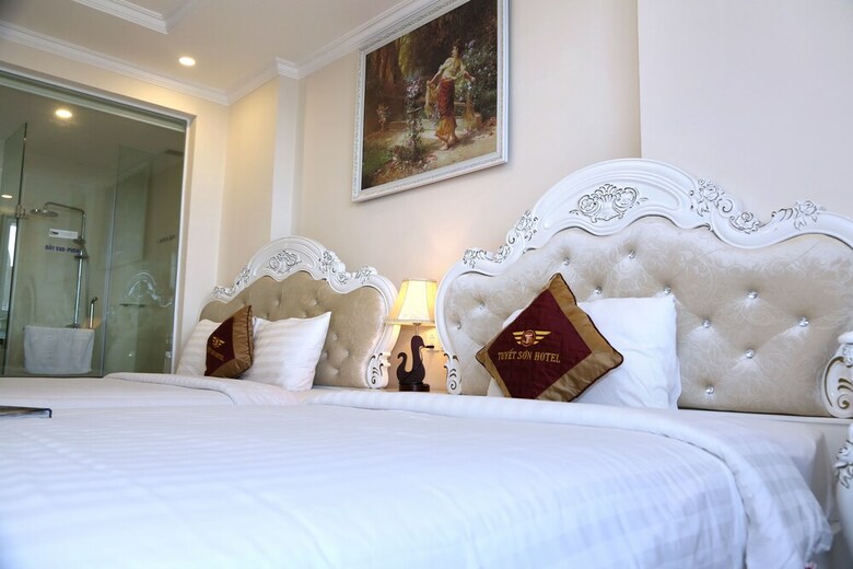 Tuyet Son Hotel