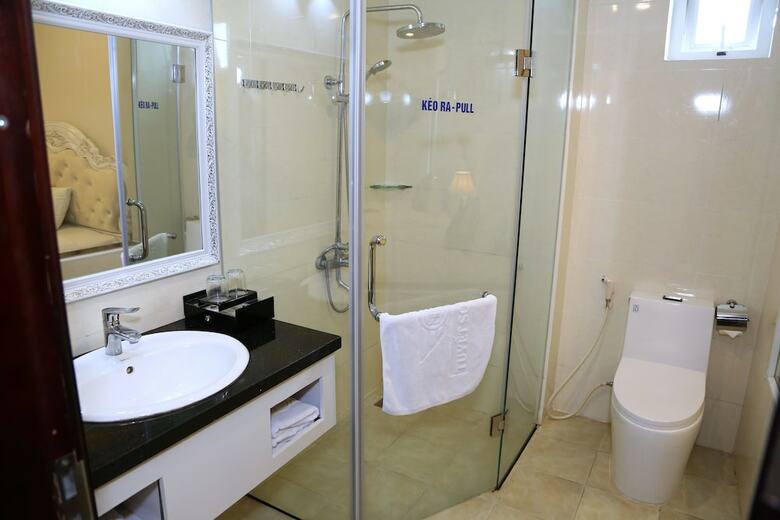 Tuyet Son Hotel