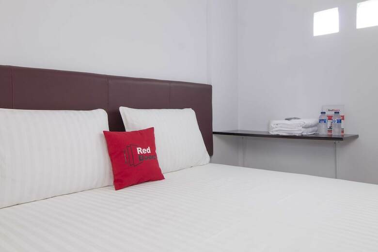 Hotel Reddoorz Near Siloam Karawaci 2