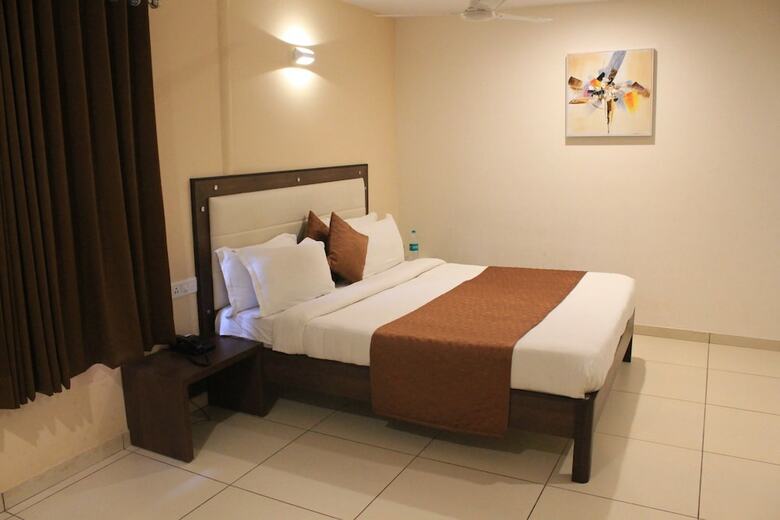 Hotel White Feather Toran Resort