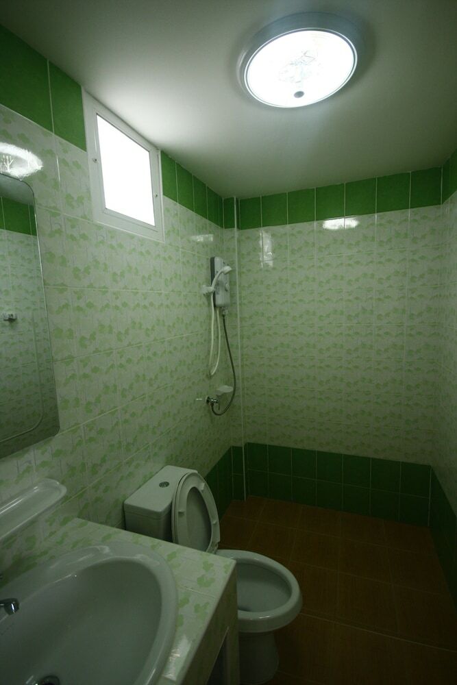 Hotel Chompoo Resort