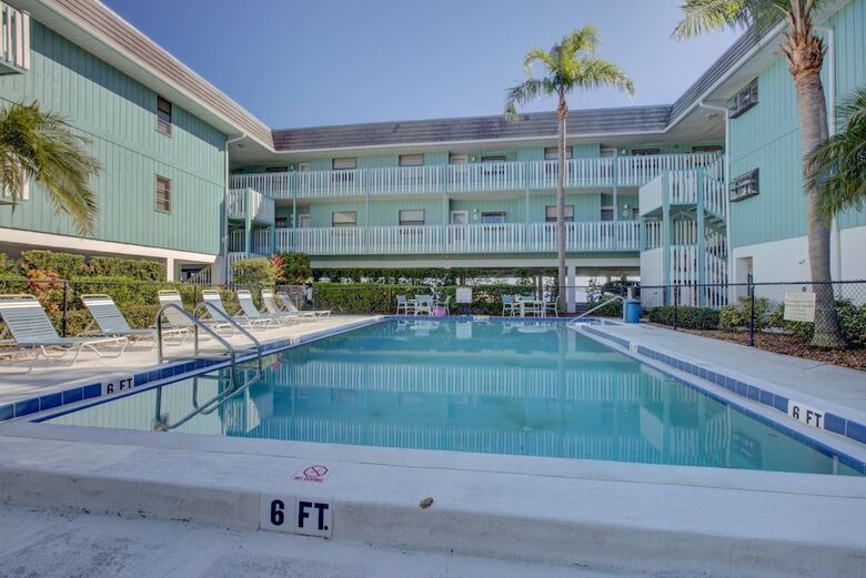 Anna Maria Island Retreat 2br Condo