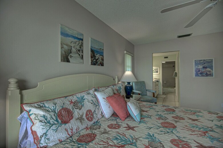 Beach Palms 6b By Anna Maria