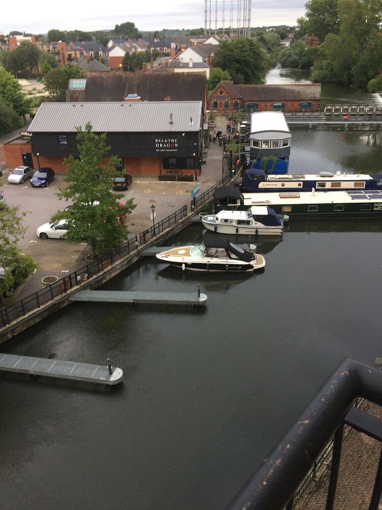 Reading Town Center River View Serviced Apartments