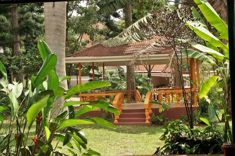 Hotel Bromelia Guesthouse