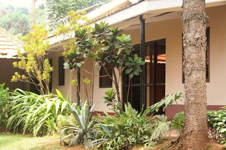 Hotel Bromelia Guesthouse