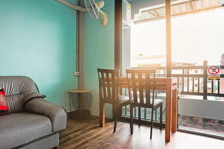 Hostal The Guest Hotel - Hostel