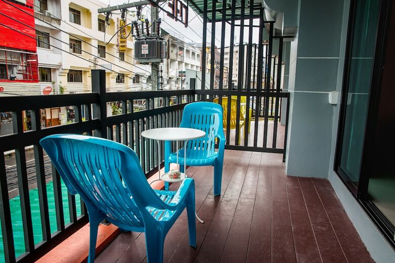Hostal The Guest Hotel - Hostel