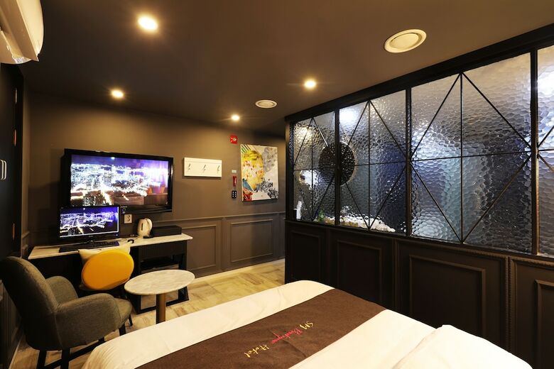Sm Boutique Hotel