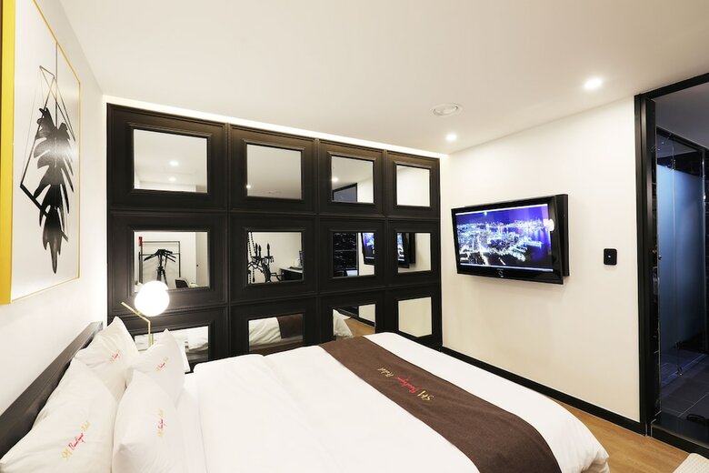 Sm Boutique Hotel