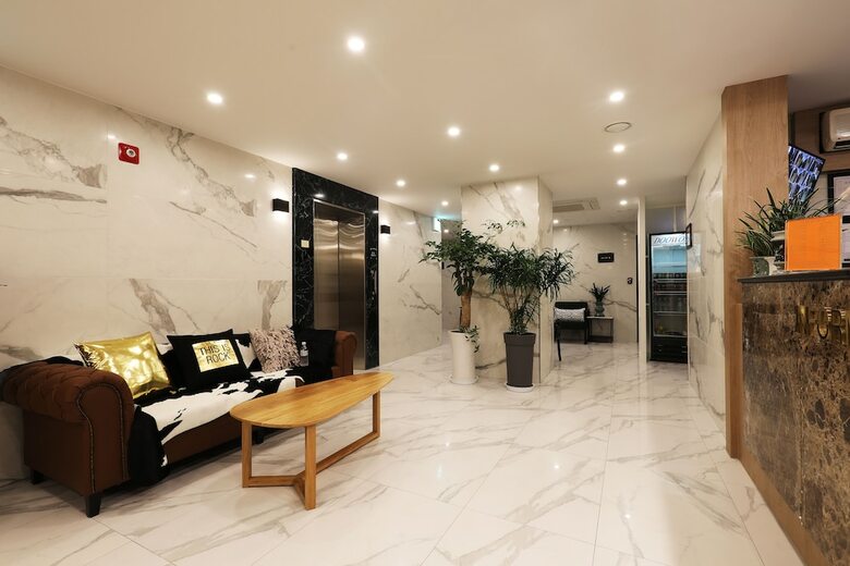 Sm Boutique Hotel