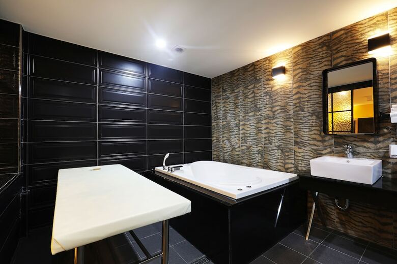 Sm Boutique Hotel