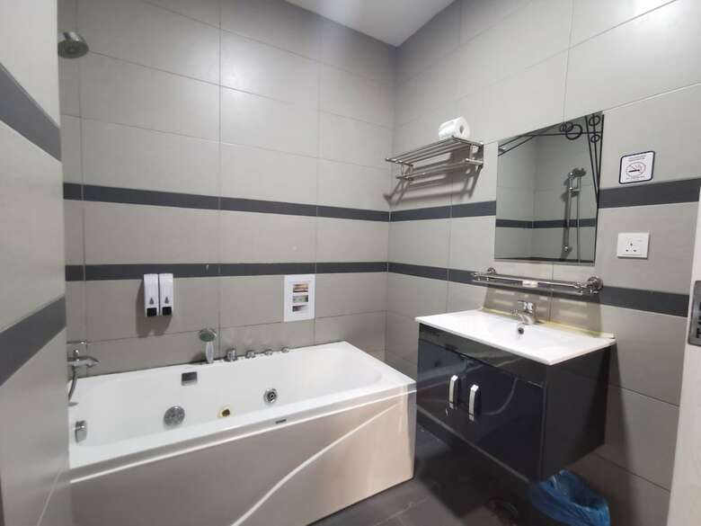 Oyo 89423 Zenz Hotel