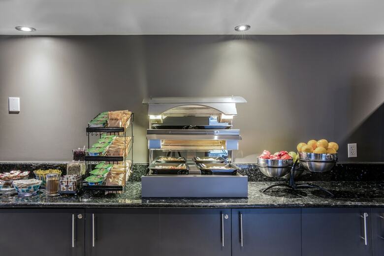 Hotel Faubourg Montreal Downtown Hotel 183492