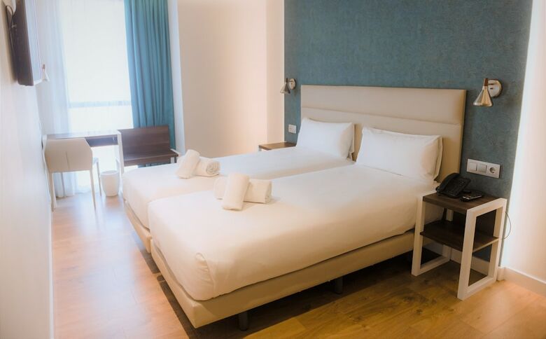 Arya Stadium Hotel By Madanis