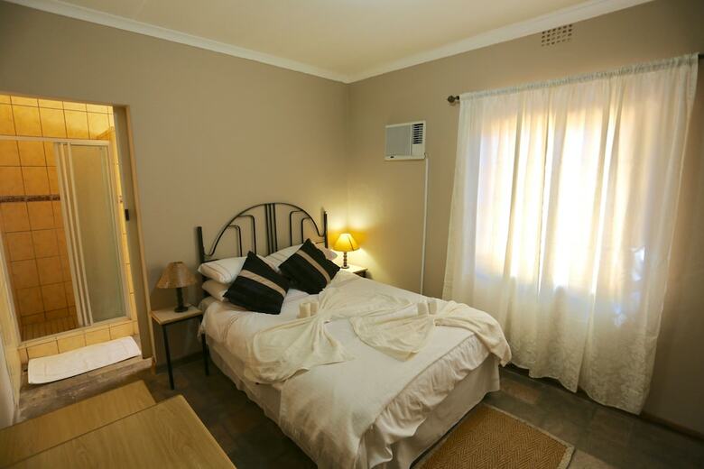 Stoney's Country Hotel