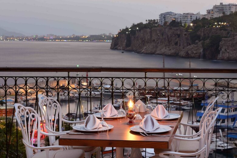 Kalei�i Marina Boutique Hotel