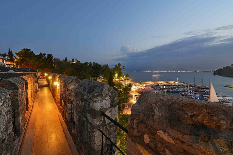 Kalei�i Marina Boutique Hotel