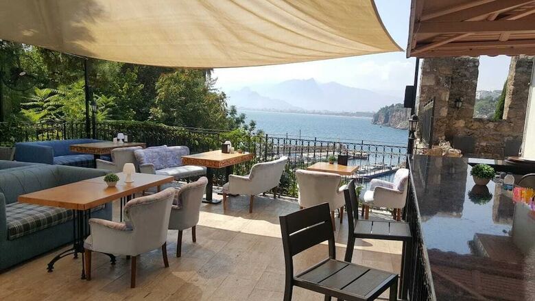 Kalei�i Marina Boutique Hotel