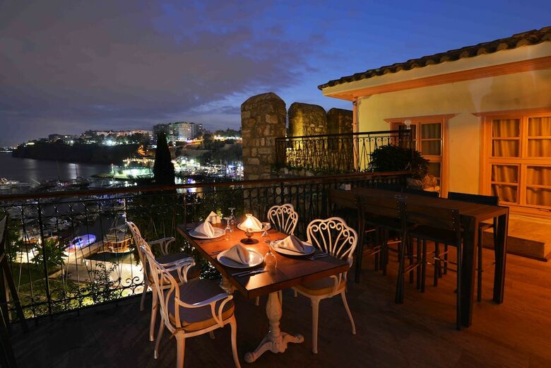 Kalei�i Marina Boutique Hotel