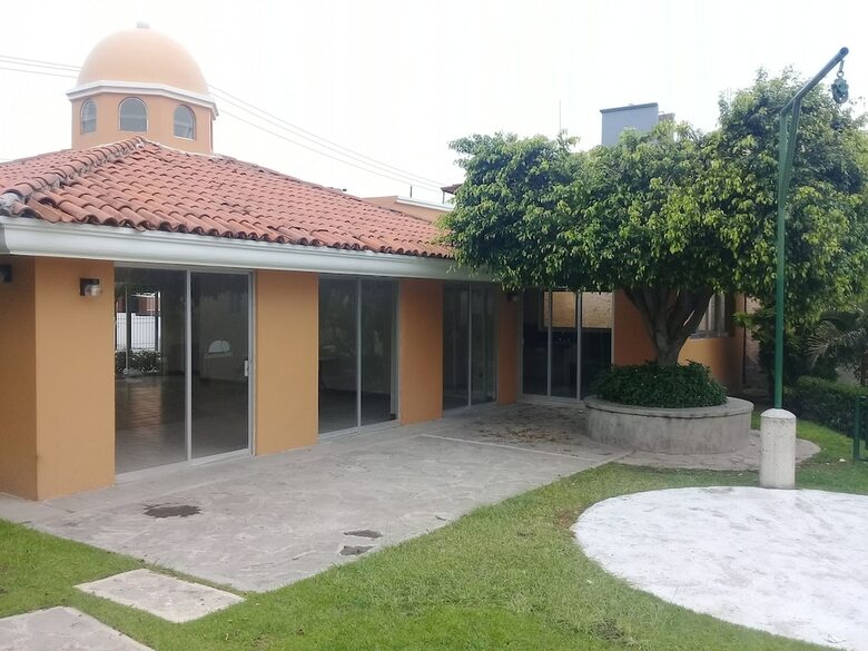 Guadalupe Inn House