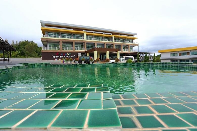 Breeze Hill Hotel