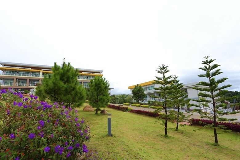 Breeze Hill Hotel