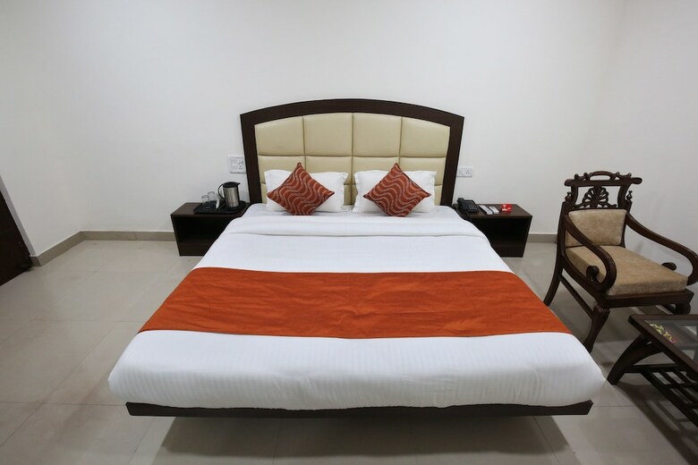 Oyo 4856 Hotel The Benz