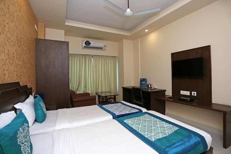 Oyo 9010 Hotel Railview
